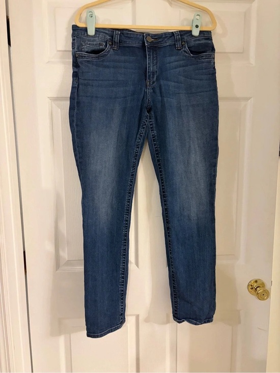 Denim - Classic Women's Blue Denim Jeans - Comfortable Everyday Fit